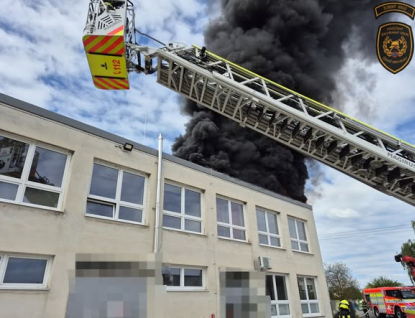 Hasiči zasahovali u požáru dalšího průmyslového objektu