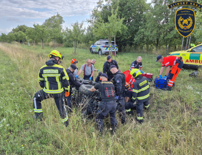 Pátrání skončilo záchranou života. Muže zavalila čtyřkolka