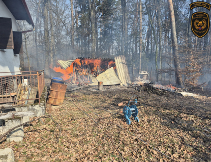 Náročné odpoledne hasičů ve Zlínském kraji: zatímco v Otrokovicích stále bojovali s rozsáhlým požárem, vyjížděli k dalším čtyřem požárům