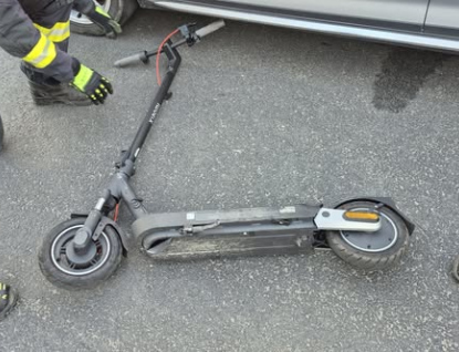 Náročný páteční večer hasičů. Čtyři zásahy u nehod, jeden skončil tragédií