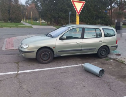 Házel popelnicí po zaparkovaném autě. Skončil ve vazbě