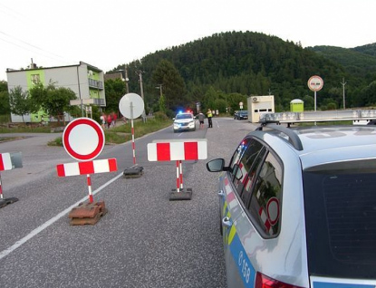 Ze Zlínského kraje na Slovensko přes Střelnou, Starý Hrozenkov a Bumbálku, ostatní hraniční přechody jsou uzavřeny