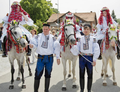 Zlínský kraj přispěje na jízdy králů, Otevírání pramenů v Luhačovicích a další akce