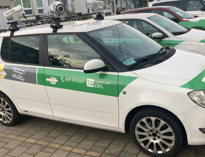 Parkování v ulicích Zlína bude kontrolovat chytré kamerové auto