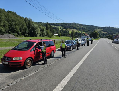 Kontrola řidičů u hraničního přechodu. Hlídala se rychlost, alkohol a drogy