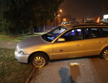 Projela na červenou, ujížděla policistům. Ohrozila chodce, řidičák neměla 