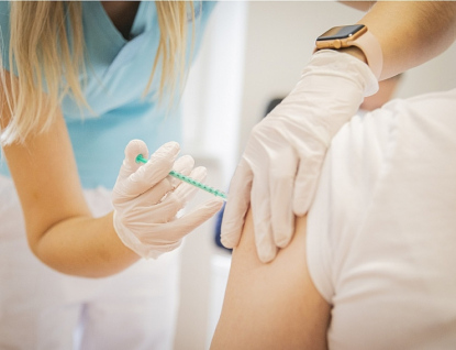 Očkování pouze po předchozí registraci a rezervaci termínu. Očkovací centrum KNTB upravuje podmínky pro zájemce o očkování