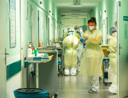 Počty pacientů znovu rostou, nemocnice v kraji raději zastavily rušení covidových stanic