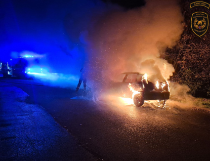 Hasiči zasahovali v sobotu u dvou požárů vozidel