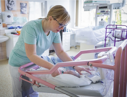 Nemocnice Zlínského kraje opět povolují přítomnost otce u porodu podle stanovených pravidel