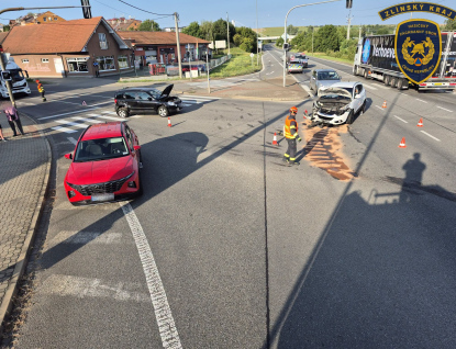 Ranní střet tří vozidel v Uherském Brodě ochromil dopravu