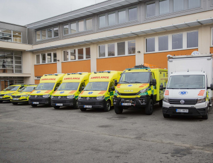 Zdravotničtí záchranáři mají sedm nových vozů včetně dvou speciálních
