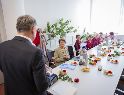 Představitelé kraje poblahopřáli Společenství vdov a vdovců ze Zlína k ceně Seniorský klub roku  