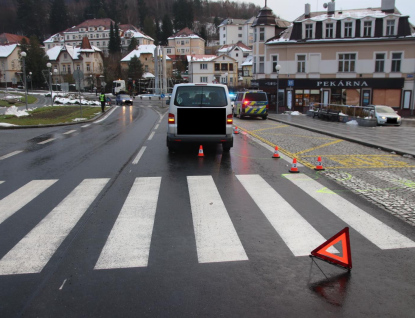 Penzista srazil seniory na přechodu pro chodce