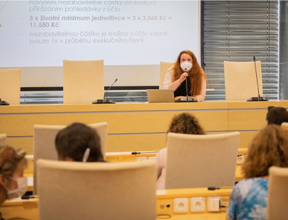 Kolik proběhlo v kraji exekucí. Kraj uspořádal seminář o dluhovém poradenství 