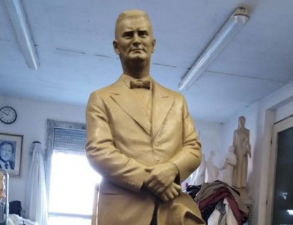 Na sochu Jana Antonína Bati v Otrokovicích přispěla i veřejnost