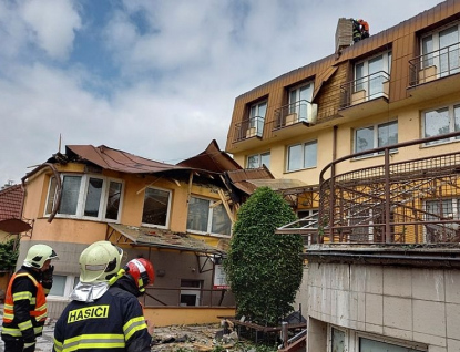 Střecha luhačovického internátu poškozená vichřicí bude do konce srpna opravena