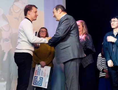 Student zlínské UTB získal prestižní cenu za návrh invalidního vozíku pro děti