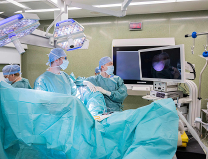 Urologové v KNTB poprvé implantovali umělý svěrač močové trubice