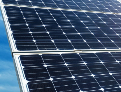 Hejtmanství ušetří na energiích, fotovoltaikou osází čtyři desítky krajských budov