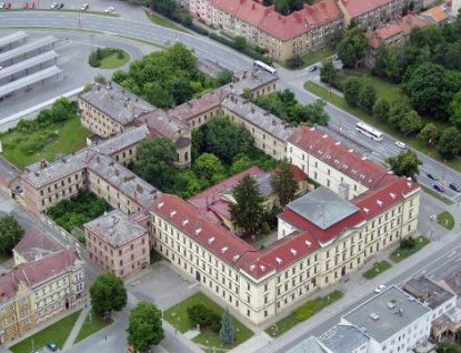 Peníze na nákladnou rekonstrukci bývalé věznice v Uherském Hradišti jsou prý na dohled