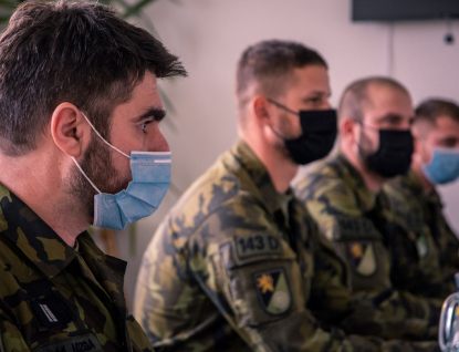 V nemocnicích ve Zlíně a Vsetíně začali pracovat vojáci, pomáhají také na covidových stanicích