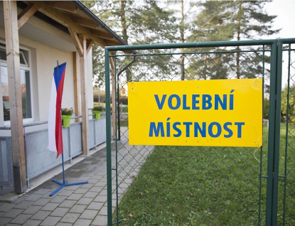 Ve Zlínském kraji pokračují volby do Senátu, voliči v karanténě se musí znovu hlásit na krajský úřad