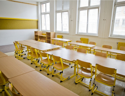 Ve vybraných školách bude nově postaráno také o děti pracovníků mateřských škol, České pošty či Úřadu práce 