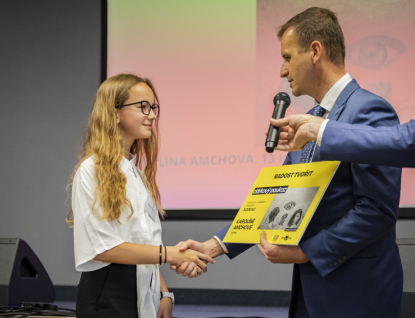Hejtman předal ocenění ve výtvarné soutěži dětí se zrakovým postižením