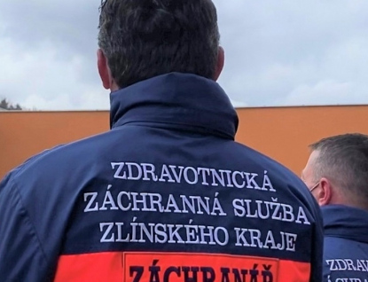 Záchranáři pomáhají v nemocnicích s péčí o pacienty s onemocněním COVID-19