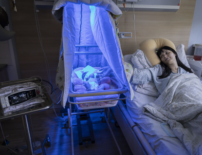 U léčby fototerapií mohou být ve zlínské porodnici nově i maminky dětí