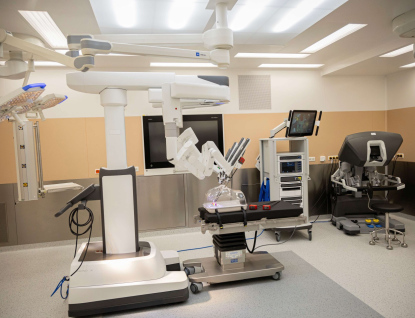 KNTB zprovoznila nové operační sály a robotický systém