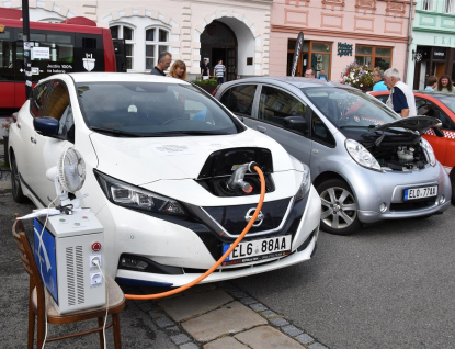 Valašskomeziříčské náměstí ovládli příznivci elektromobility