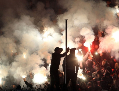 Policie krotila fotbalové fanoušky. Došlo i na donucovací prostředky