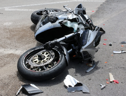 Havárie motocyklisty ve Velkých Karlovicích. Motorkář zraněním podlehl 