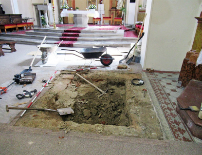 Archeologové objevili v kostele 300 let starý hrob