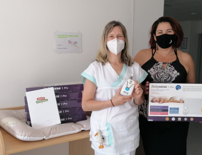 Novorozenecké oddělení Nemocnice AGEL Valašské Meziříčí převzalo šest nových přístrojů pro bezpečný spánek novorozenců 