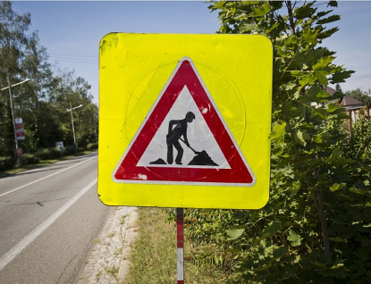 Za peníze EU se opravuje silnice v Ratiboři