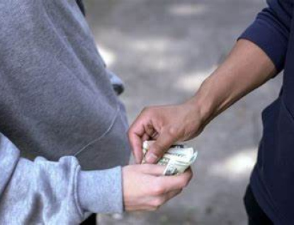 Na investice do zlata si půjčil 2 563 762 Kč. Peníze předával v hotovosti 