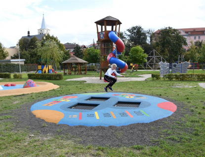 Nové trampolíny zdobí hřiště na ulici Vodní 