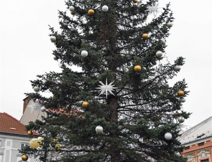 Rozsvícení vánočního stromu bude symbolické