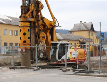 Práce na podzemním parkovišti v přednádraží pokračují