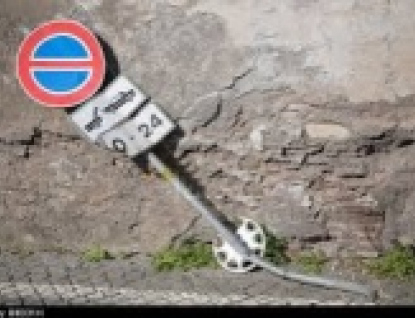 Na Hornovsacku se vandal specializuje na dopravní značky