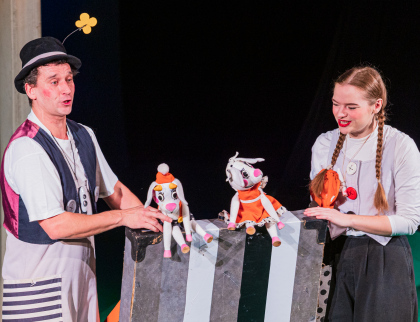 Divadlo Radost: O kůzlátkách a vlkovi aneb když jde kůzle otevřít