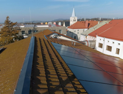 Nové fotovoltaické elektrárny na městských budovách