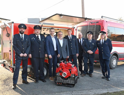 Hasiči ze Lhoty dostali nové vybavení
