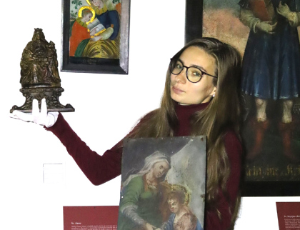 Noční prohlídka výstavy Valašské nebe odhalí tajemství sv. Anny