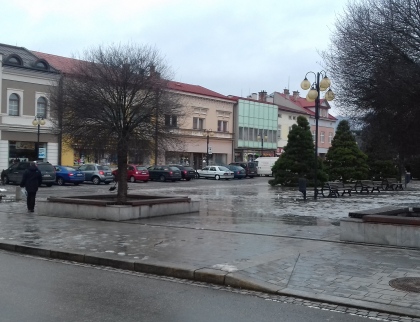 Zastupitelstvo města Rožnov schválilo směnu pozemků se společností ENERGOAQUA. Získá hřiště u Harcovny a plochu u sběrného dvora