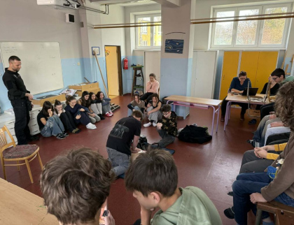 Edukační programy v oblasti první pomoci realizují na základních školách rožnovští strážníci