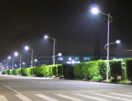 Město Rožnov letos vymění téměř 900 svítidel veřejného osvětlení